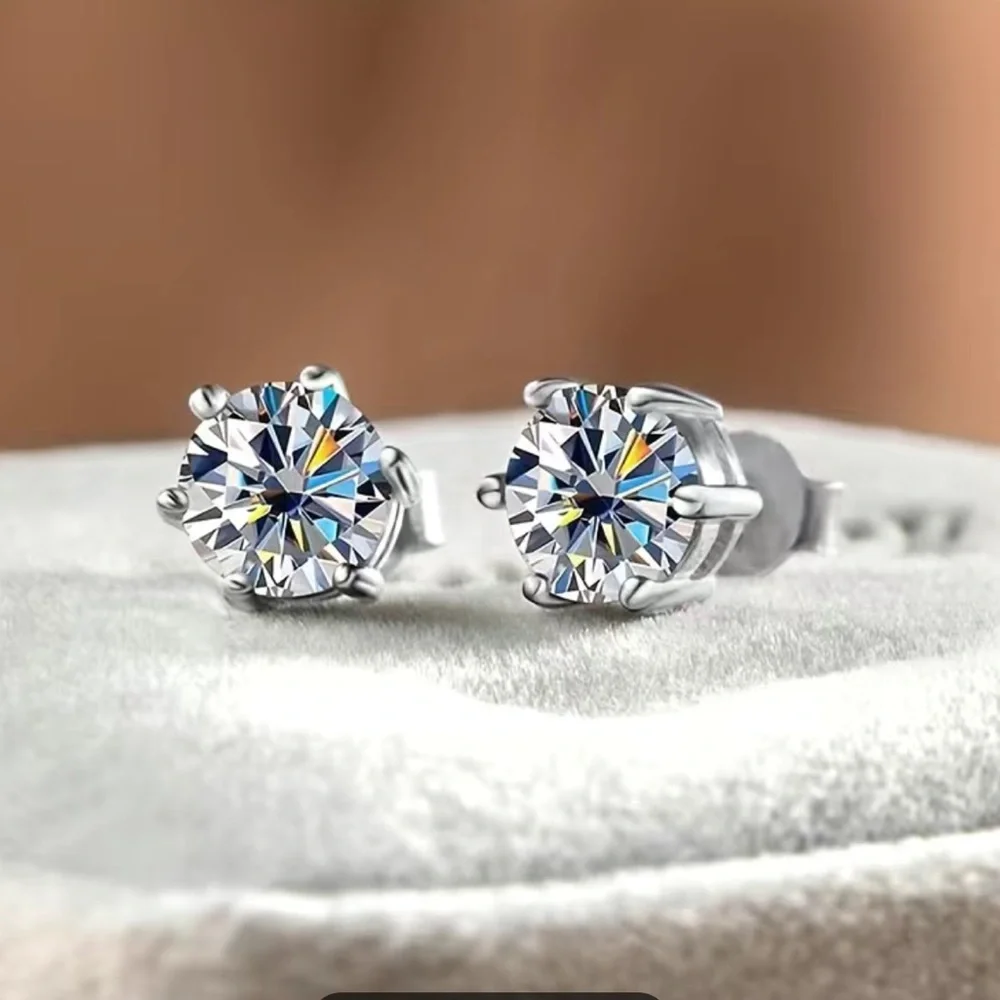 NWT 🤍 .925 STERLING SILVER 1.0 CARAT WHITE MOISSANITE 6-PRONG STUD EARRINGS - Picture 2 of 8